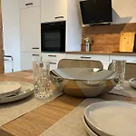 Διαμέρισμα Lux Living - Stilvolles Wohnen Im Zentrum